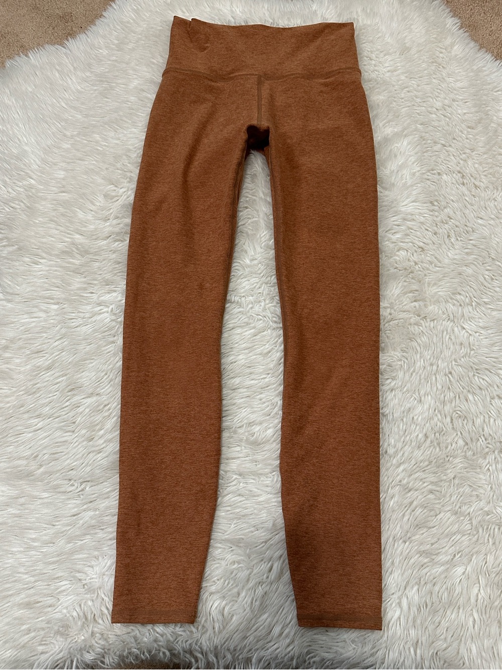 Vuori sports top & leggings matching Set - Picture 7 of 10